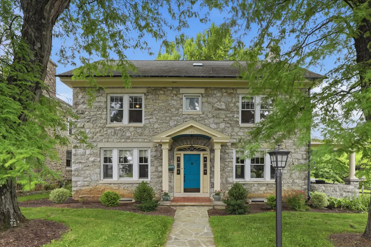 224 S 4th St, Denver, PA 17517 - #1