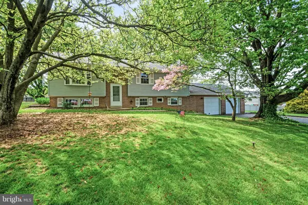 26 S Farmersville Rd, LEOLA, PA 17540