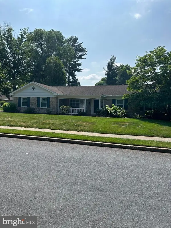 325 W Gramby St, MANHEIM, PA 17545