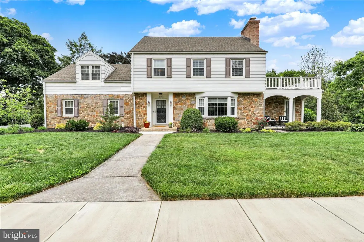 425 E College Ave, Elizabethtown, PA 17022 - #1