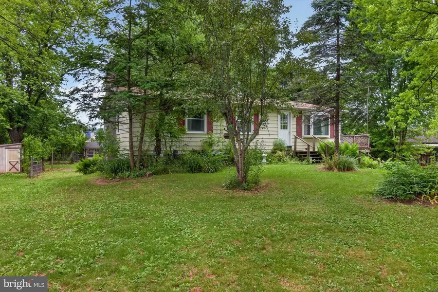1048 Creek Rd, Manheim, PA 17545 - #2