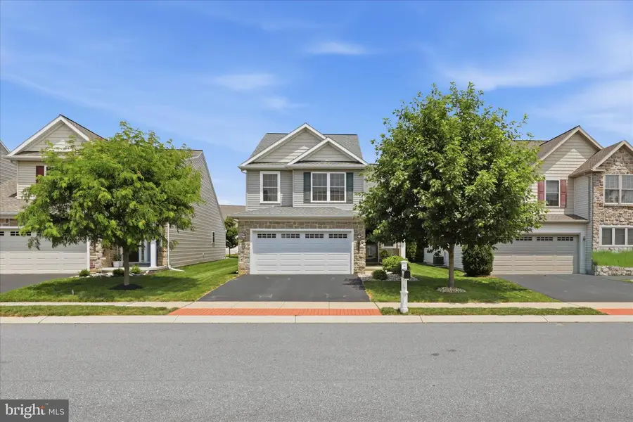 1381 Fieldstone Dr, Mount Joy, PA 17552 - #2