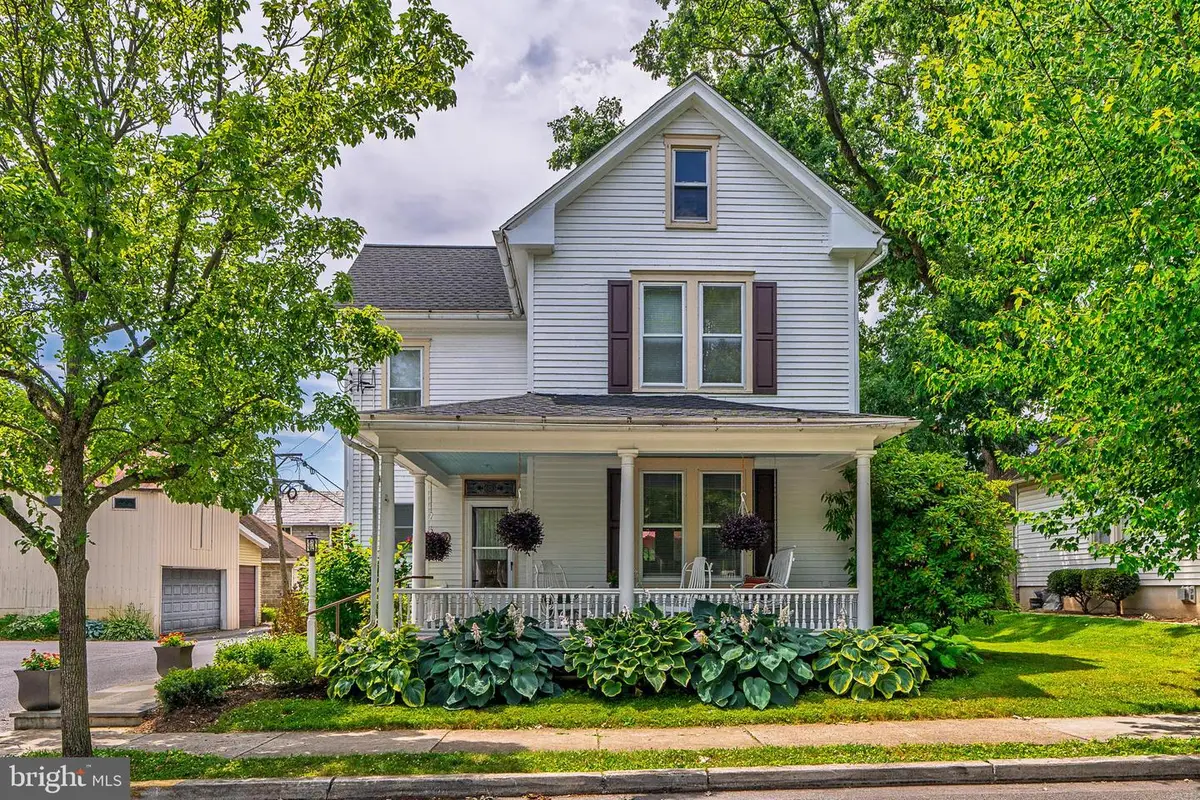 120 W Lemon St, Lititz, PA 17543 - #1