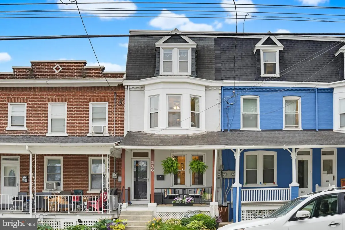 256 E Ross St, Lancaster, PA 17602 - #1