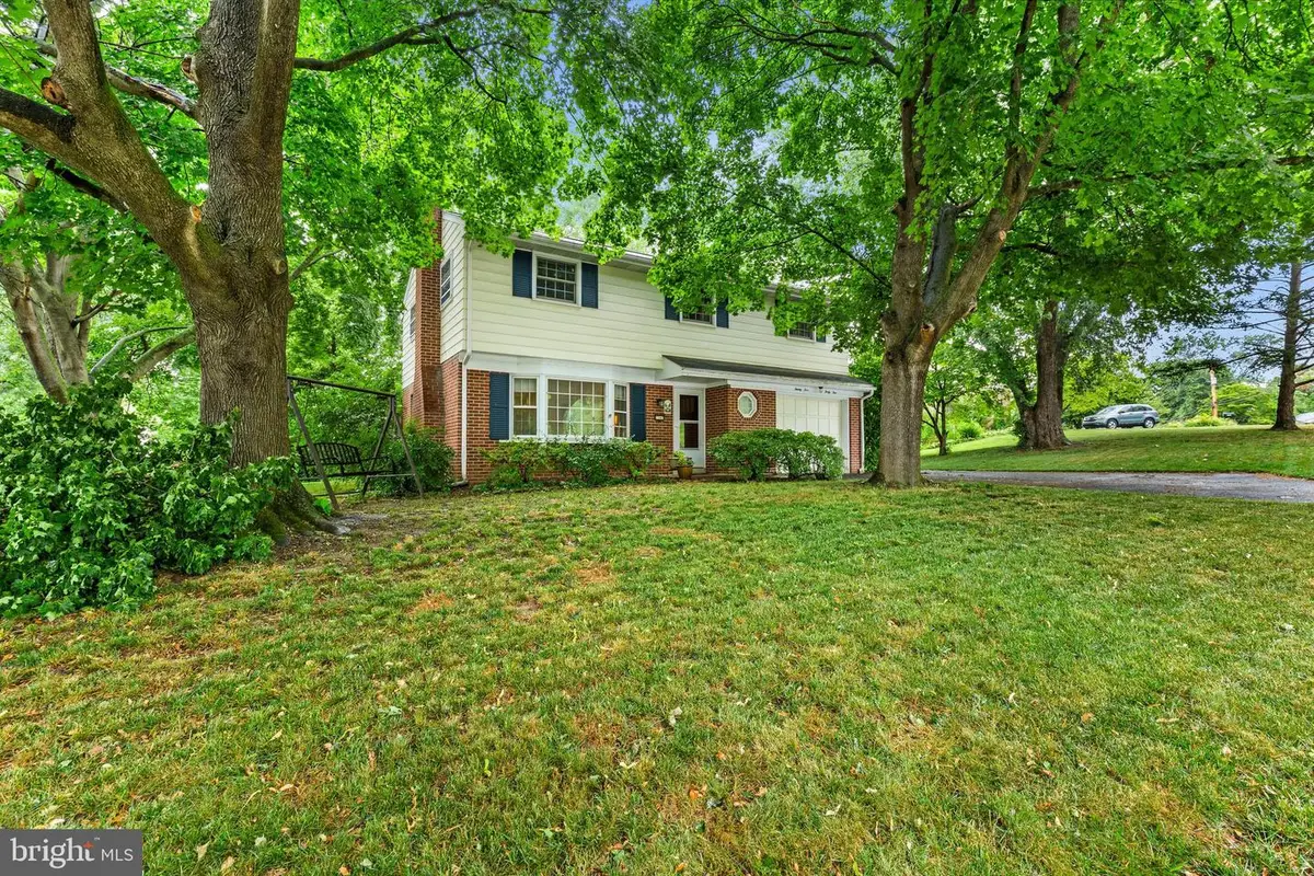 2545 Golden Dr, East Petersburg, PA 17520 - #1