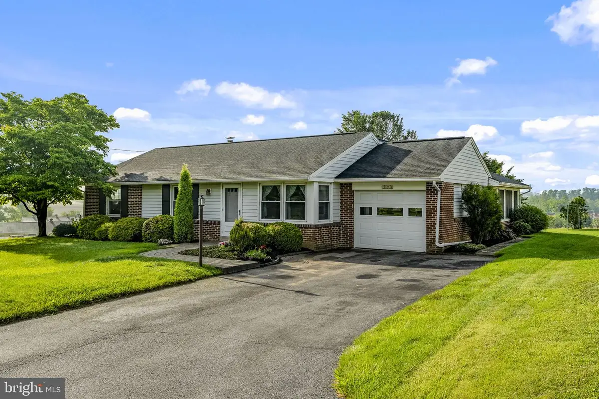 2136 Hobson Rd, Lancaster, PA 17602 - #1