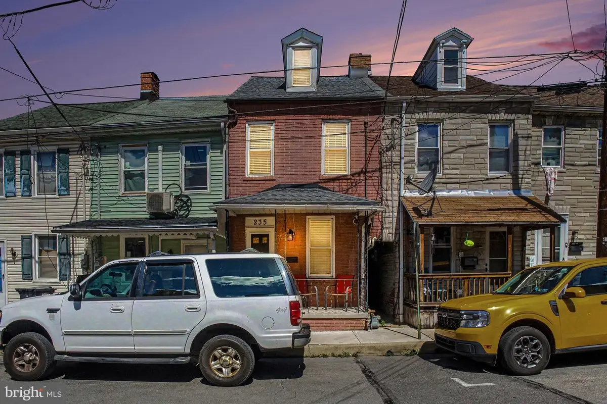 235 Perry St, Columbia, PA 17512 - #1