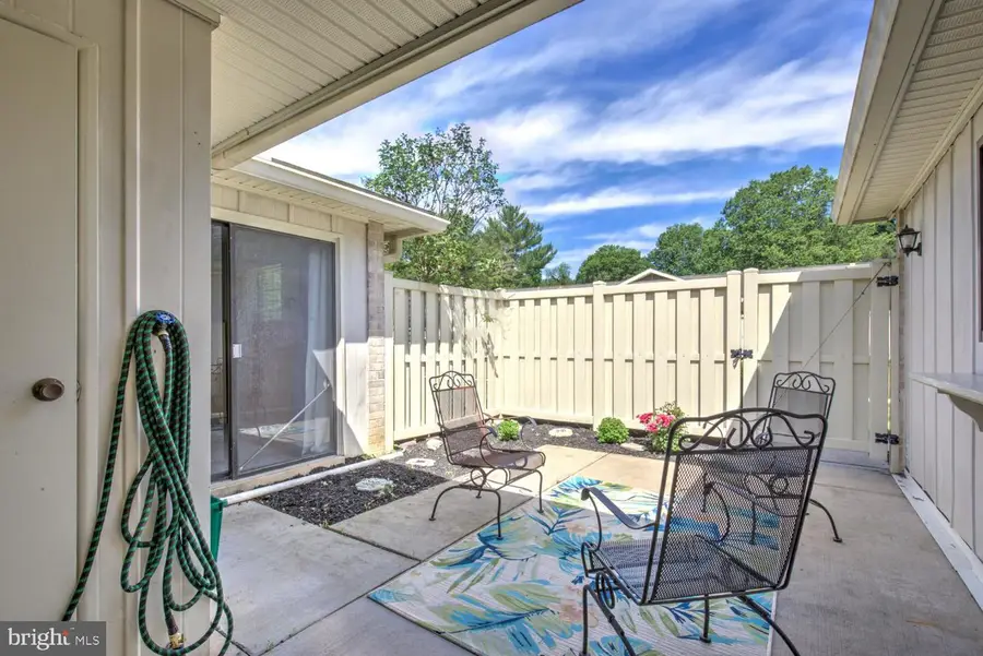 425 Valleybrook Dr, Lancaster, PA 17601 - #2