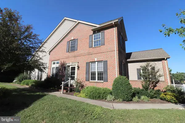 61 Weaver Ave, EPHRATA, PA 17522