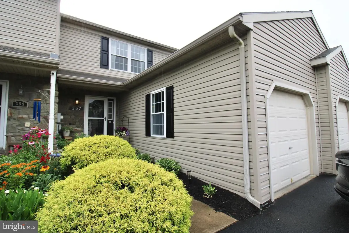 357 Deerfield Dr, Mount Joy, PA 17552 - #1