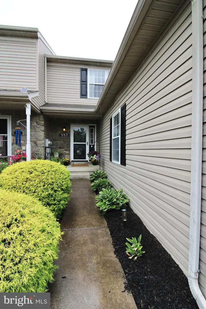 357 Deerfield Dr, Mount Joy, PA 17552 - #2
