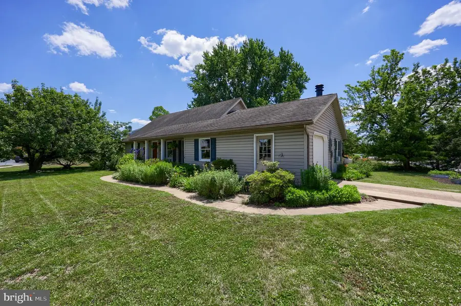2202 Hershey Ave, East Petersburg, PA 17520 - #3