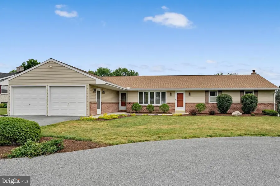 765 Brandt St, Manheim, PA 17545 - #2