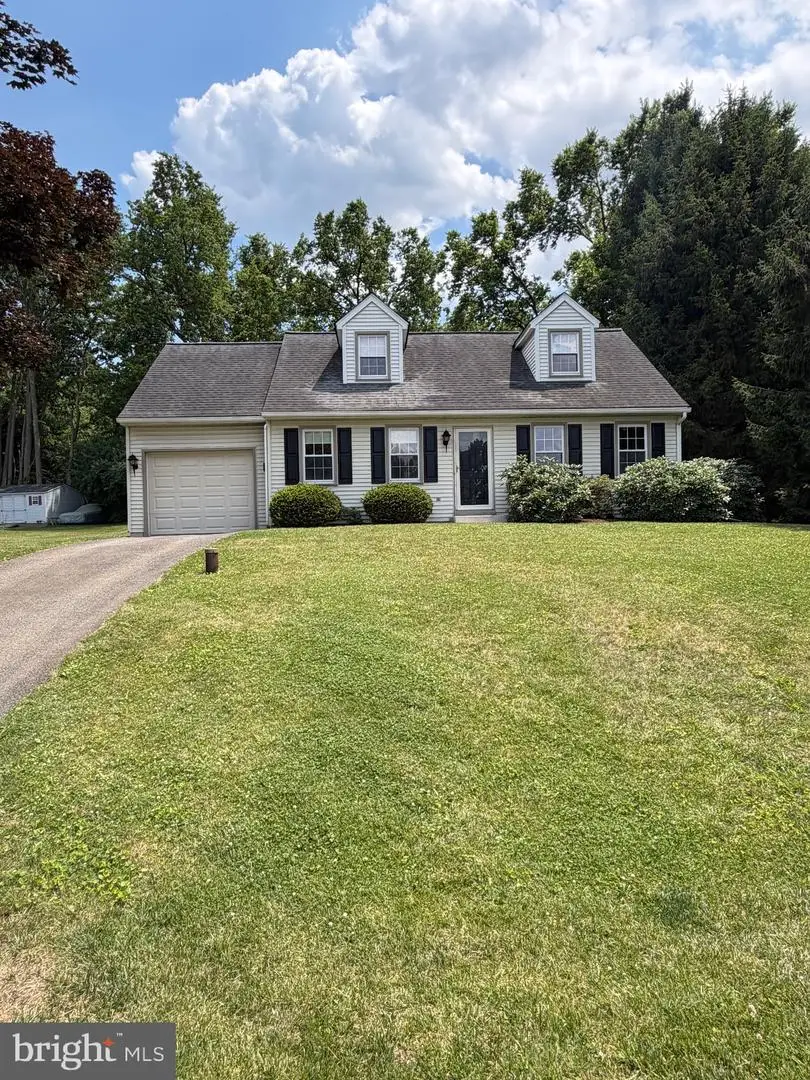 303 Parkwood Dr, Lancaster, PA 17603 - #2