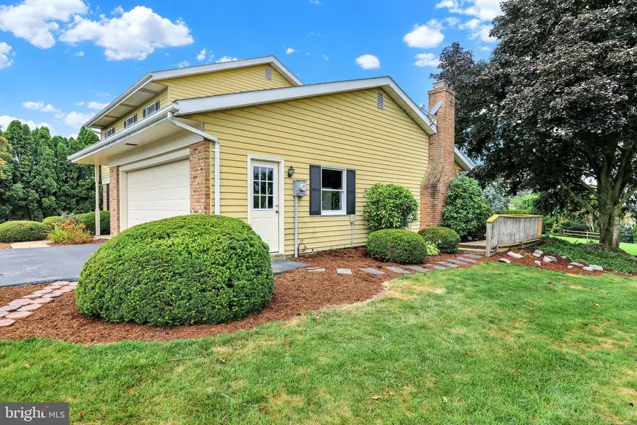 3170 Marian Dr, Manheim, PA 17545 - #2