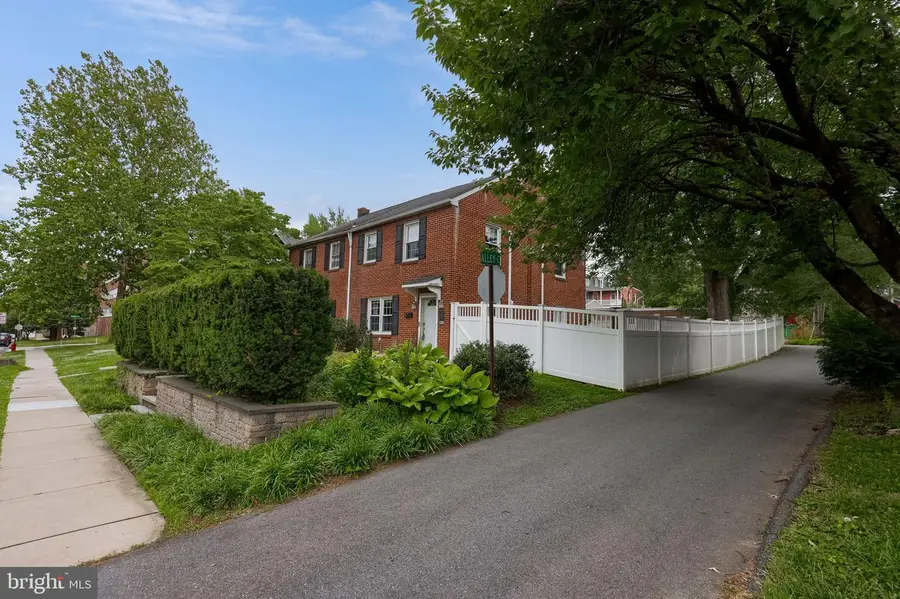 1040 E Orange St, Lancaster, PA 17602 - #2