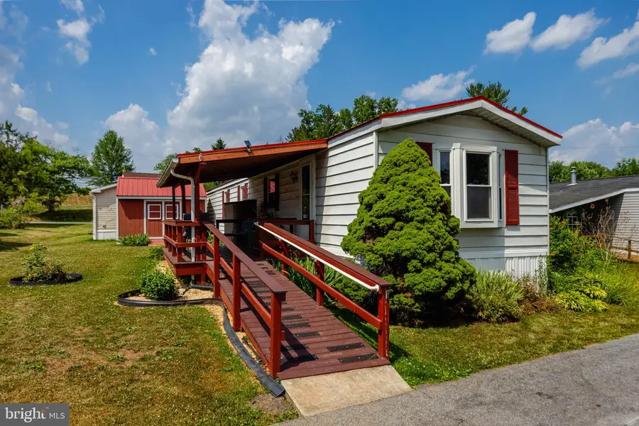 4 Hemlock Acres Ct, Manheim, PA 17545 - #2