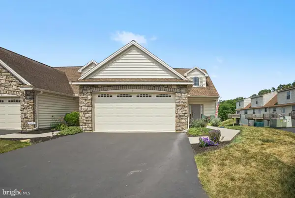 8 Arrow Head Dr, ELIZABETHTOWN, PA 17022