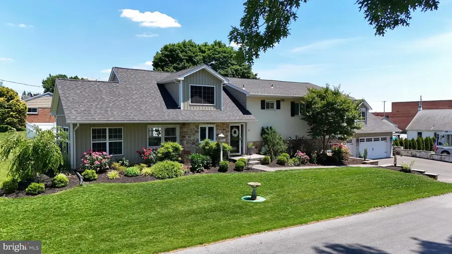 111 Water St, New Holland, PA 17557 - #2