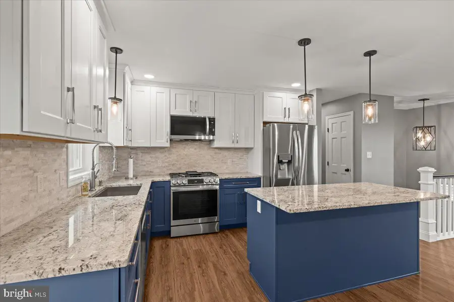 915 N Colebrook Rd, Manheim, PA 17545 - #2