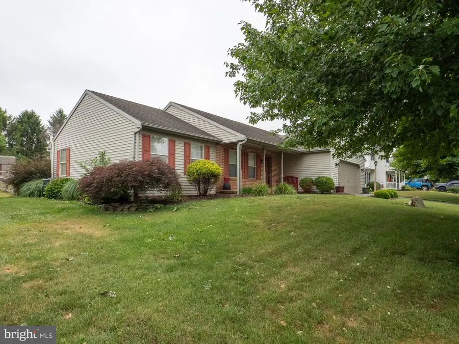 255 Elsie Ln, Denver, PA 17517 - #2