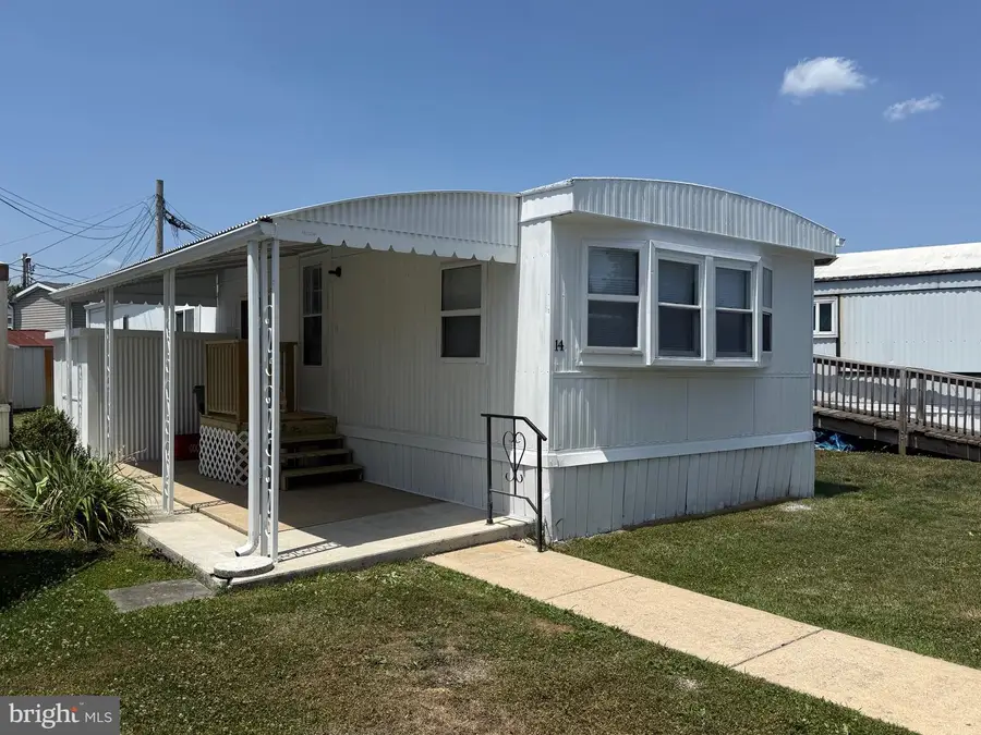 14 Hilltop Ave, Akron, PA 17501 - #2
