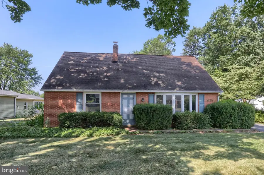 6370 Sundra Dr, East Petersburg, PA 17520 - #2