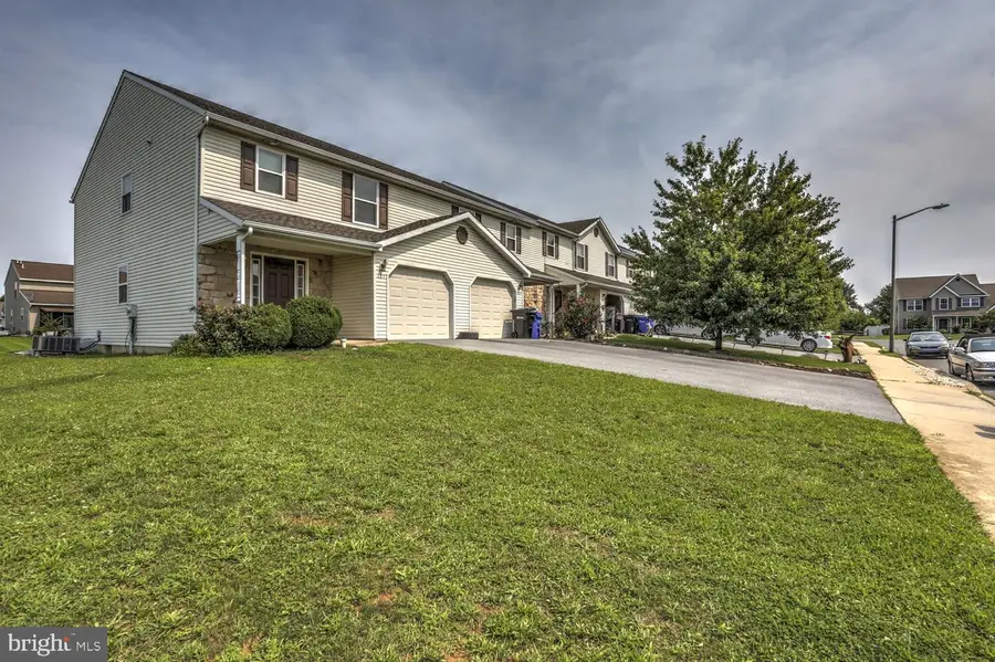 631 Sunflower St, New Holland, PA 17557 - #3