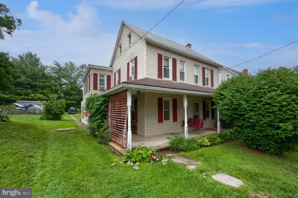 945 Maple St, LITITZ, PA 17543