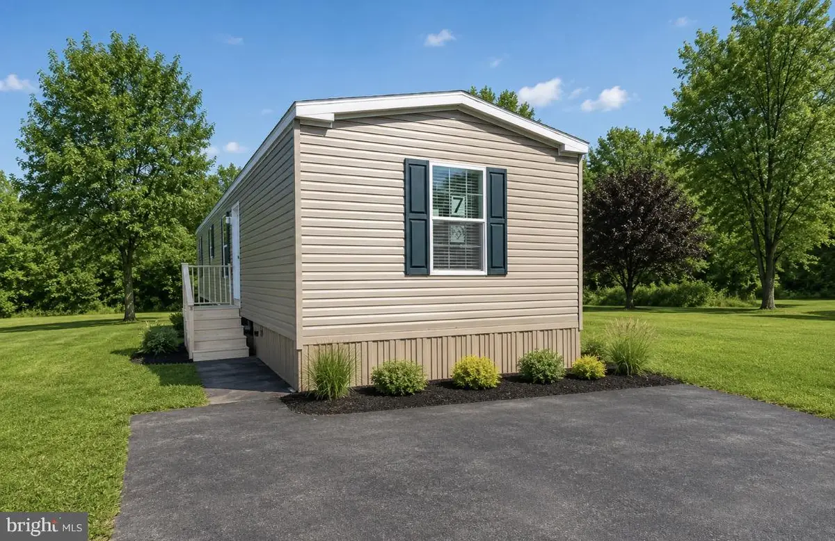 77 Circle Dr, Columbia, PA 17512 - #1