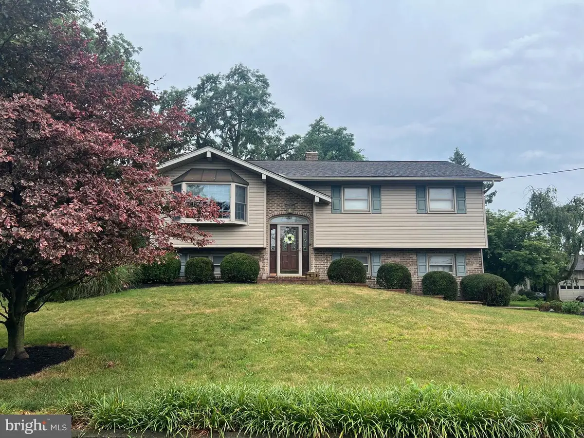 20 Locust St, Brownstown, PA 17580 - #1