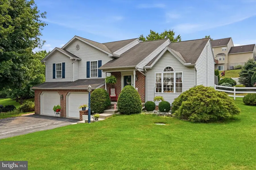 121 Meadowview Dr, Gap, PA 17527 - #2