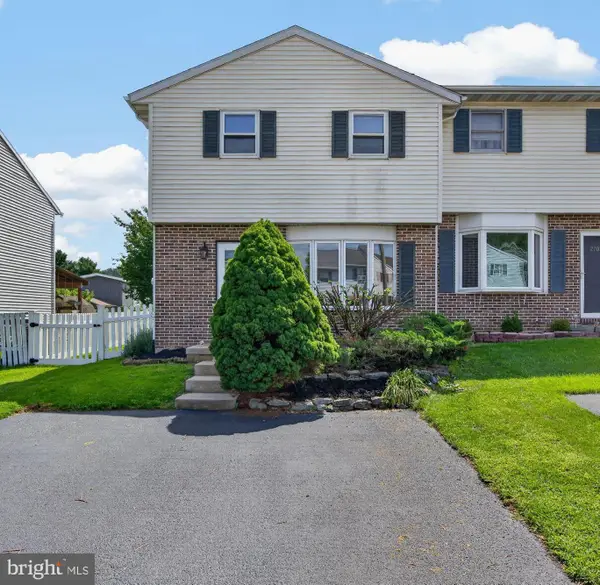 272 Riverview Dr, EPHRATA, PA 17522