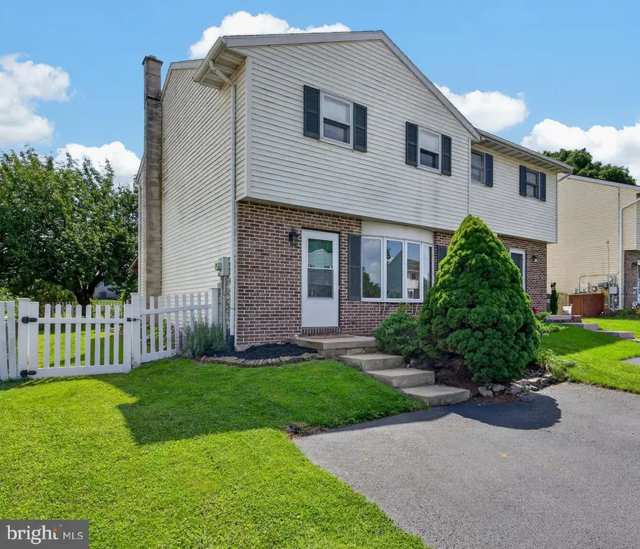 272 Riverview Dr, Ephrata, PA 17522 - #2