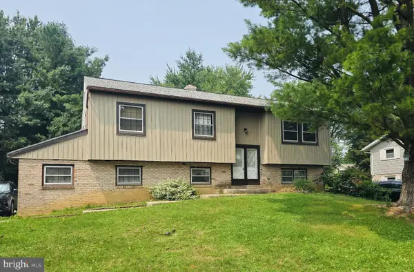 413 Surrey Dr, LANCASTER, PA 17601