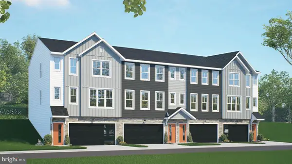 15 Arcadia Dr, ELIZABETHTOWN, PA 17022