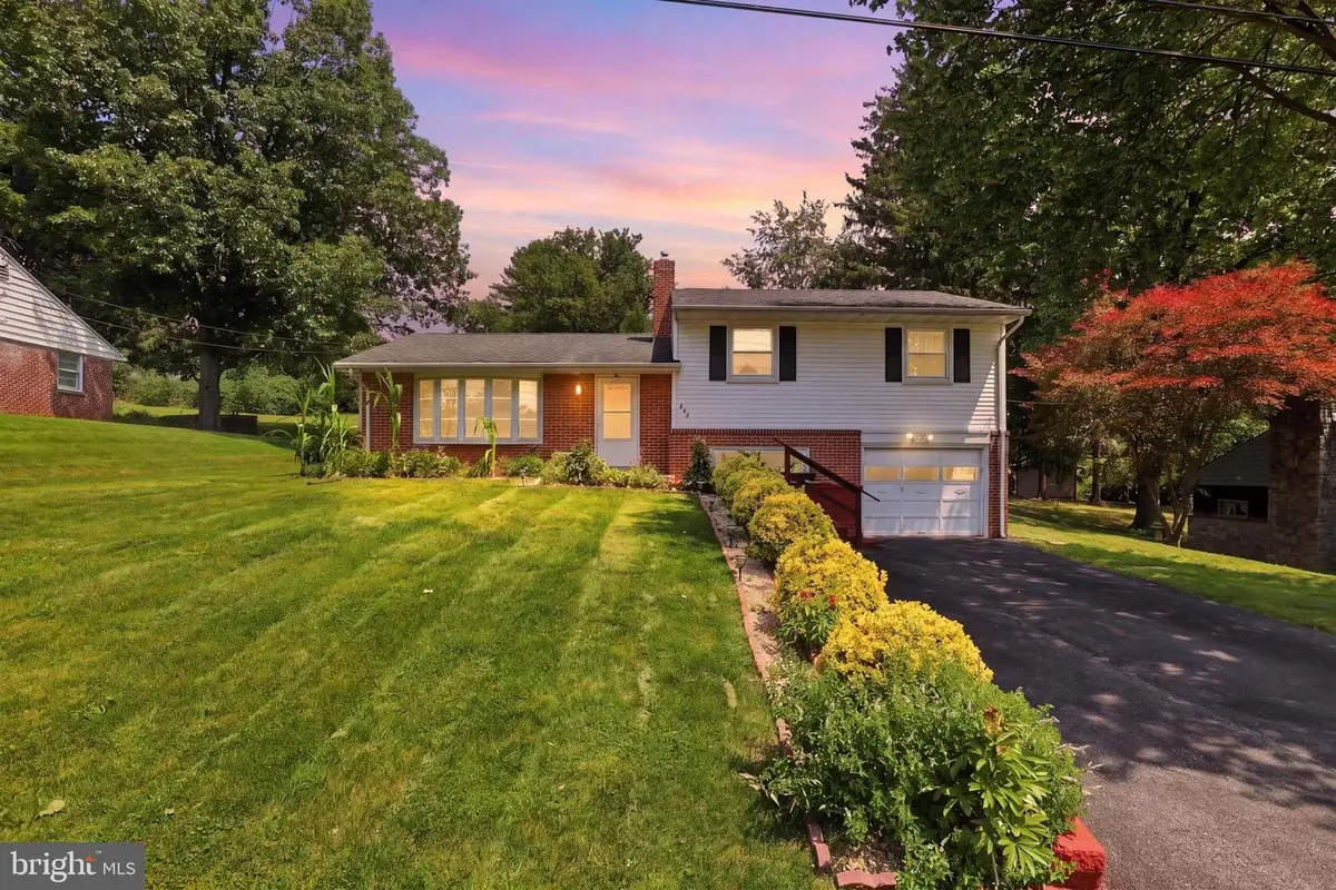 503 Fairway Dr, Lancaster, PA 17603 - #1