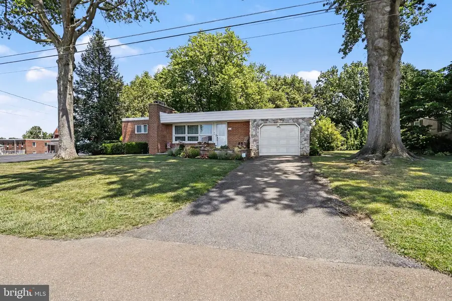 315 S Hillcrest Ave, Quarryville, PA 17566 - #3
