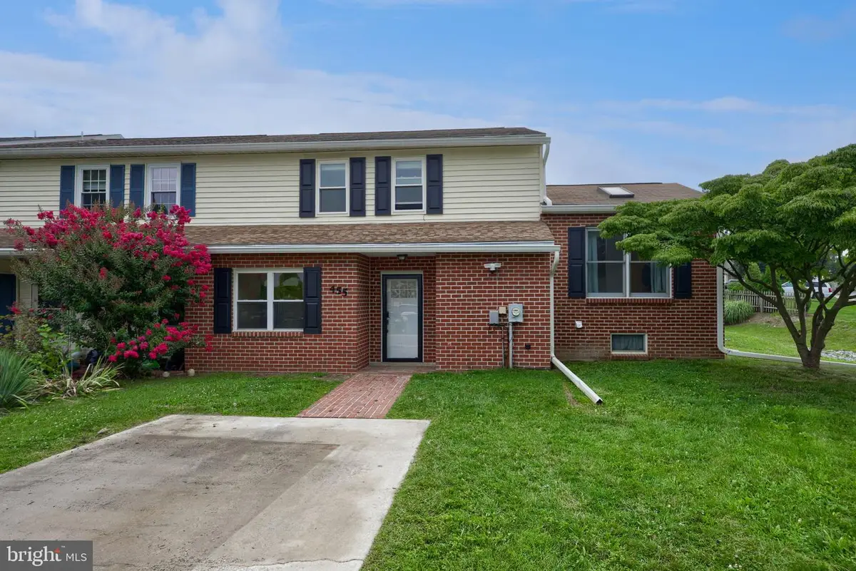 455 Crosswinds Dr, Lititz, PA 17543 - #1