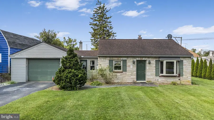 408 Elwyn Ter, Manheim, PA 17545 - #2