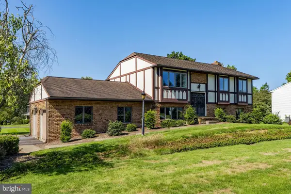 1525 Edinborough Cir, LANDISVILLE, PA 17538