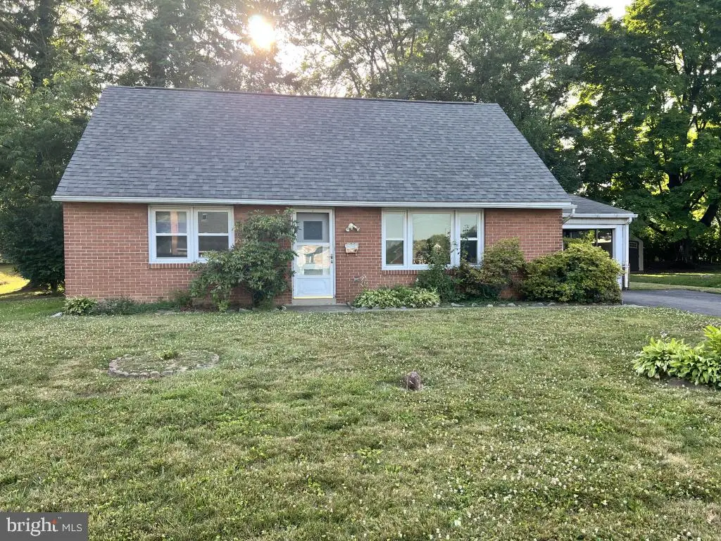 6301 Carpenter St, East Petersburg, PA 17520 - #1