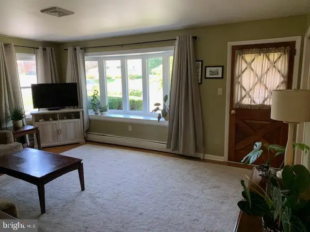 6493 Orange St, East Petersburg, PA 17520 - #2