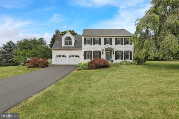 1424 Hay Field Dr, EAST EARL, PA 17519