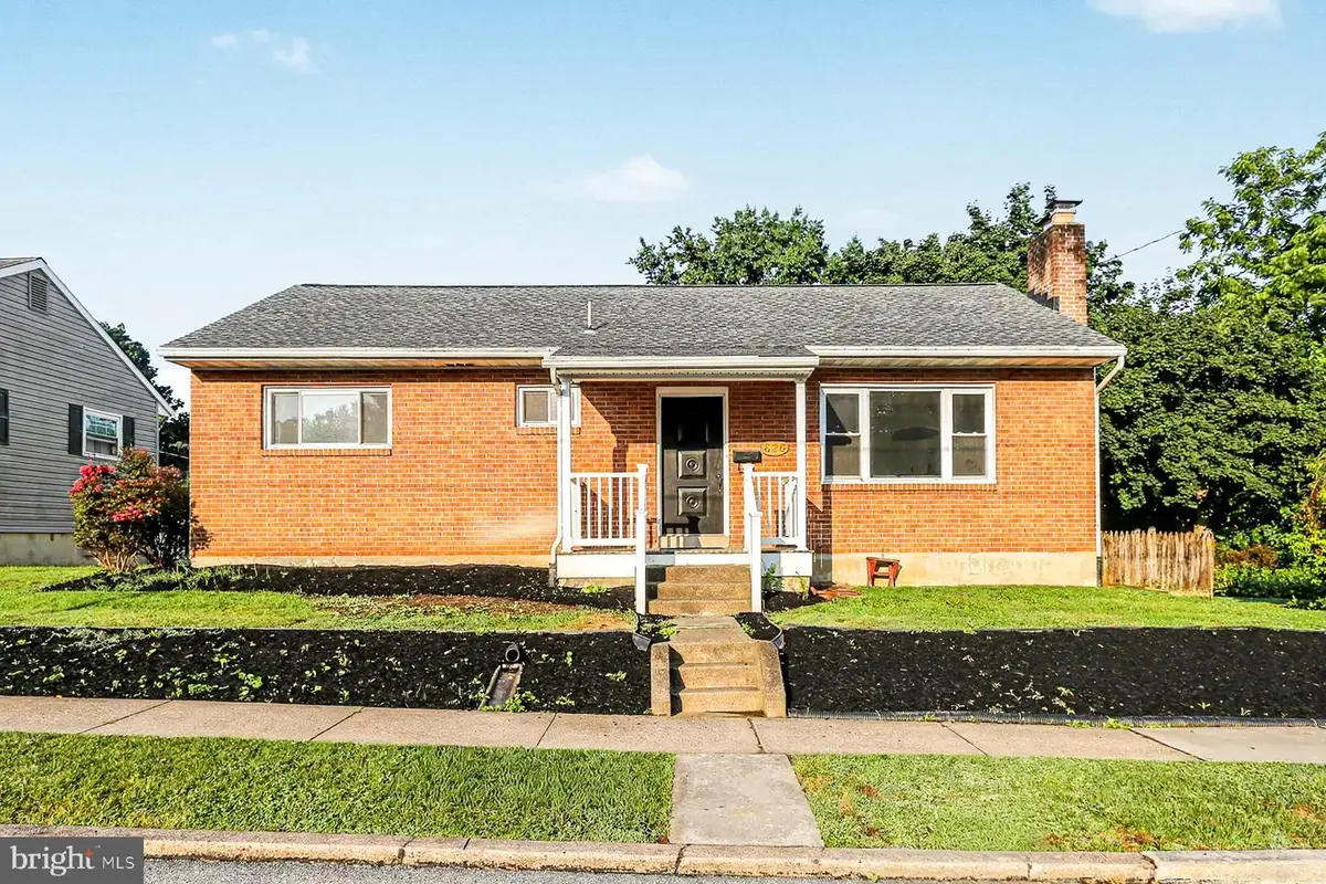 626 S Locust St, Elizabethtown, PA 17022 - #1