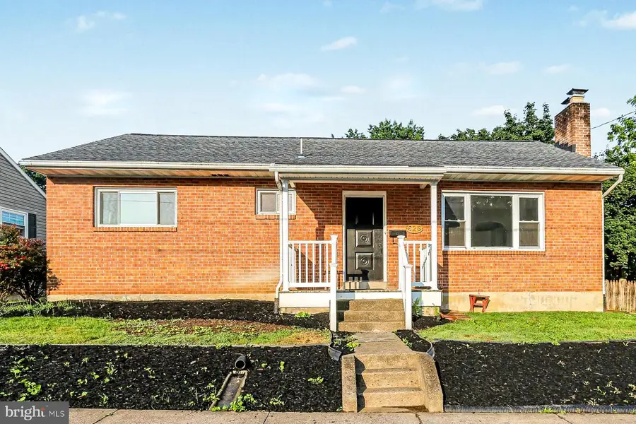 626 S Locust St, Elizabethtown, PA 17022 - #2