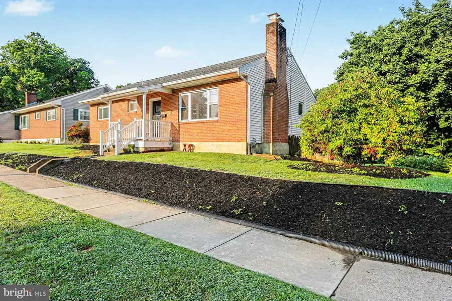 626 S Locust St, Elizabethtown, PA 17022 - #3