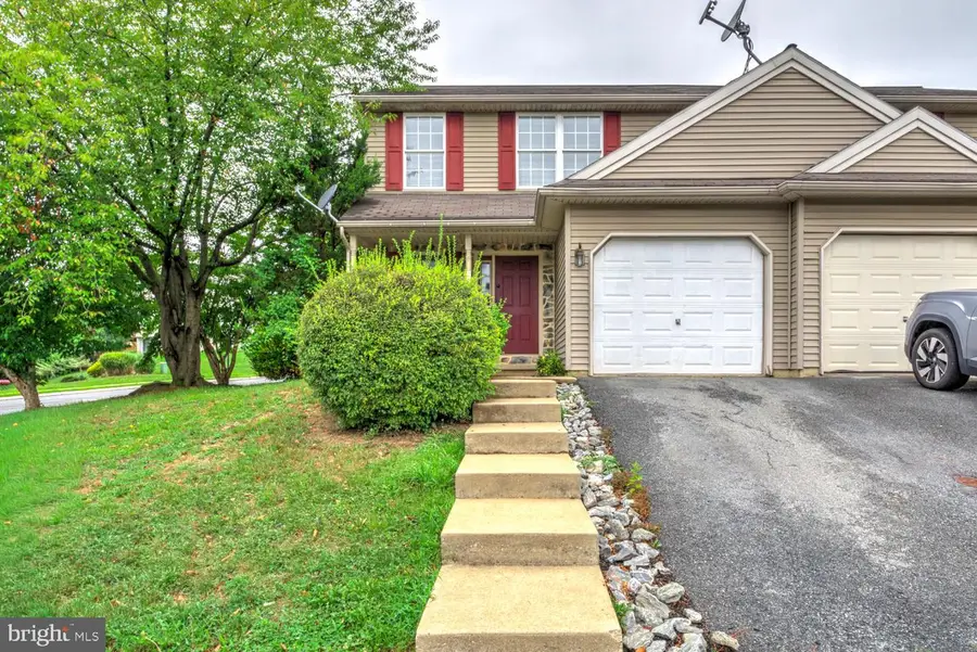300 Elmshire Dr, Lancaster, PA 17603 - #2