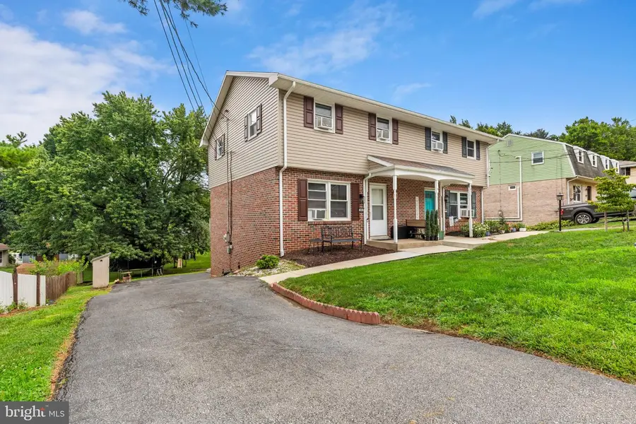 305 Fulton St, Akron, PA 17501 - #2