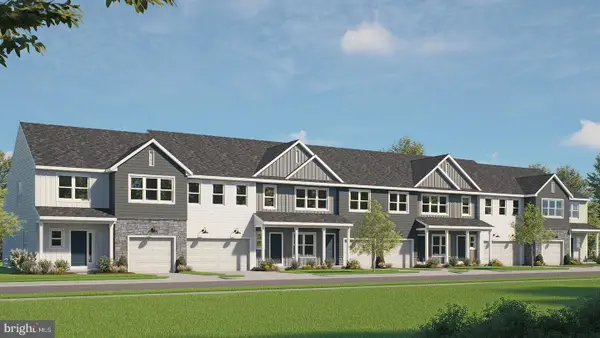 8 Arcadia Dr, ELIZABETHTOWN, PA 17022